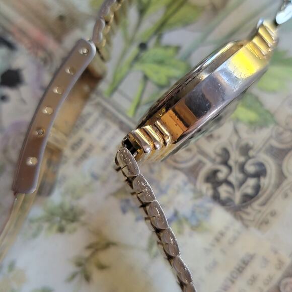 Vintage Watches Gitano MOP Dial Roman Numeral Gold Stretch Band Quartz Watch - Picture 5 of 10